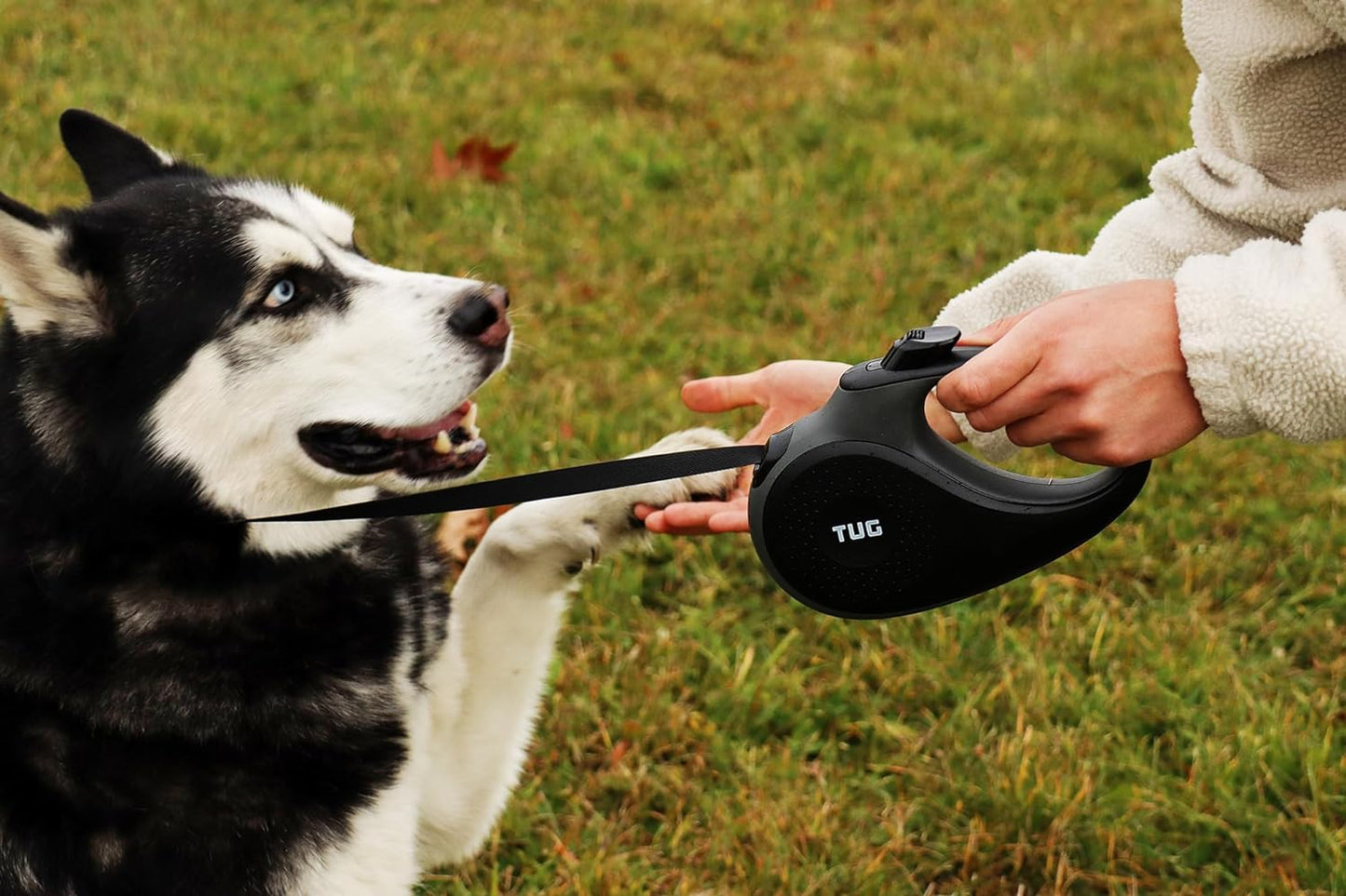 360° Tangle-Free Retractable Dog Leash with Anti-Slip Handle | 16 Ft Strong Nylon Tape | One-Handed Brake, Pause, Lock (Large, Black/Grey)